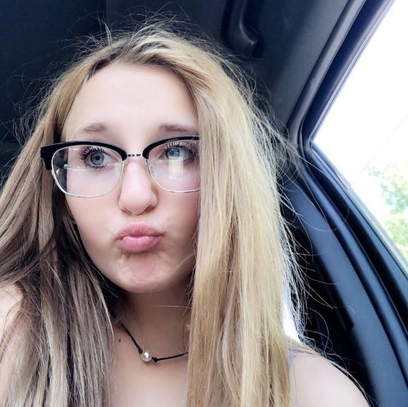 Meet your Posher, Kylee - Picture 1 of 1